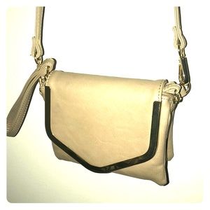 Nude small crossover bag / wristlet